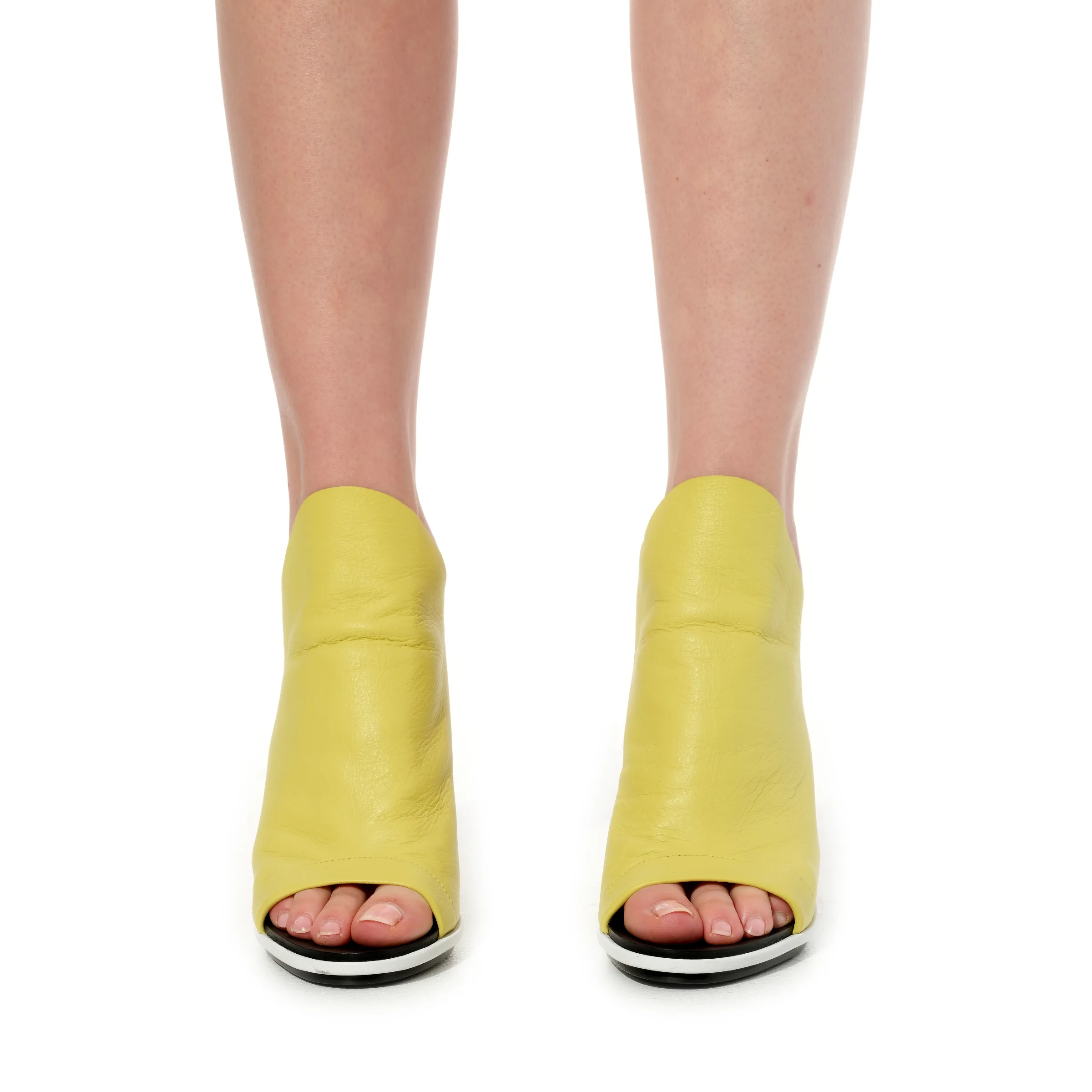 Pelle Papier Sandal in Yellow